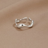 Anello di onde argentato