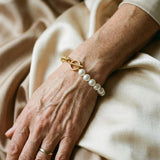 Bracciale Elegante in Oro e Margherite
