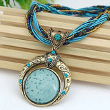 Collana retro con pendente etnologico in cristallo verde