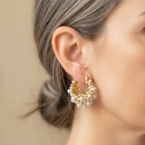 Orecchini d'oro con design vintage e perle
