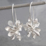 Orecchini vintage in argento con fiori irregolari