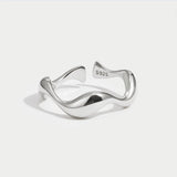 Anello di onde argentato